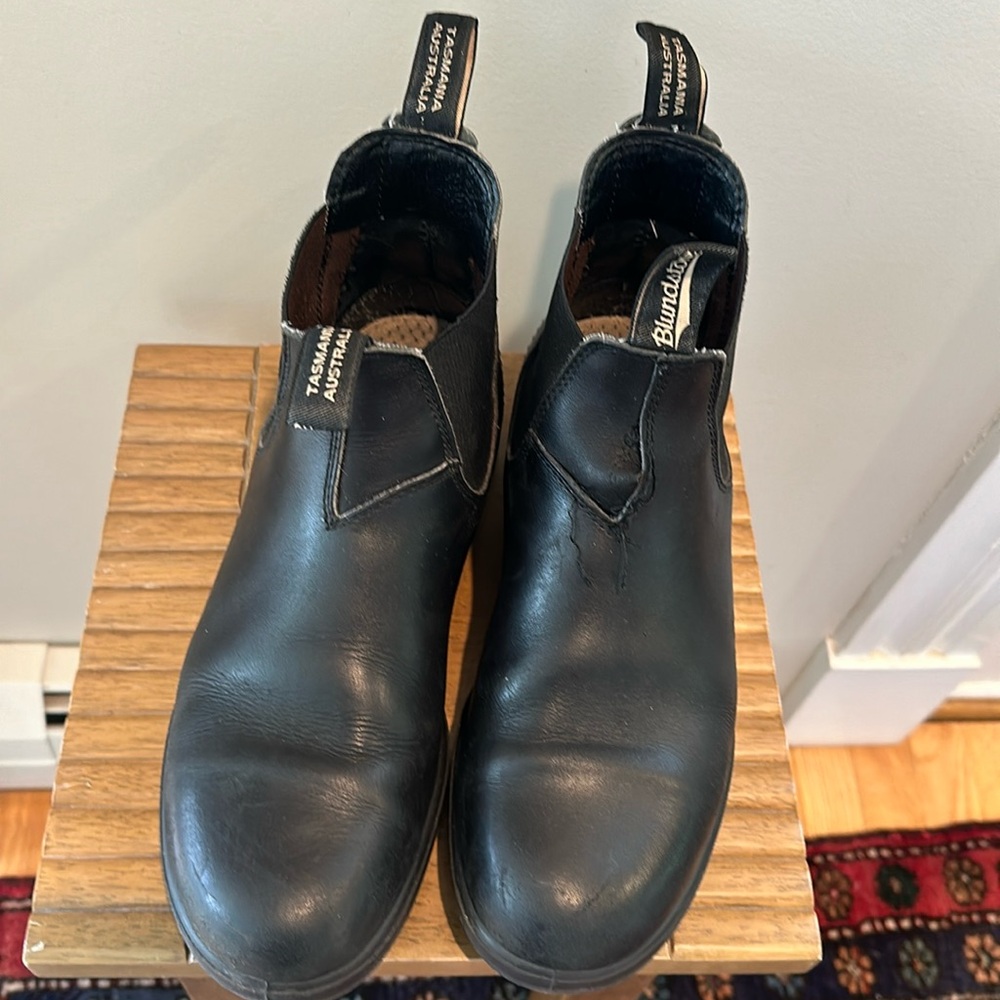 Men’s black blundstones